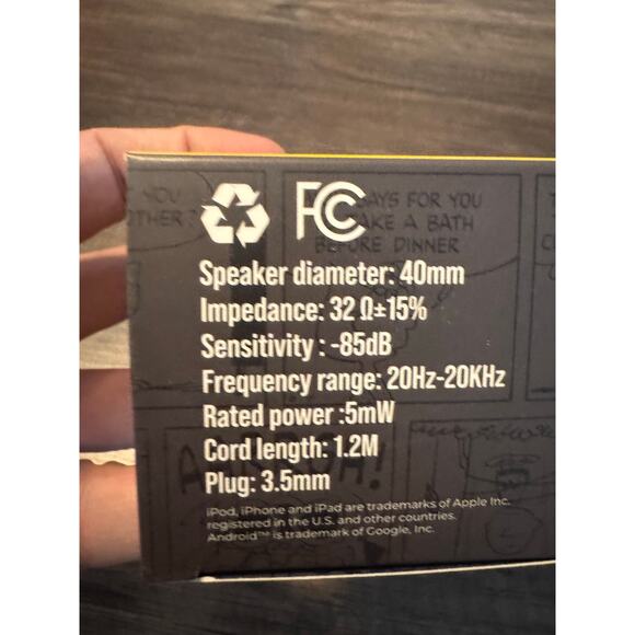 Peanuts Wired Headphones – Snoopy Design, 3.5mm Jack, Adjustable - Picture 2 of 4